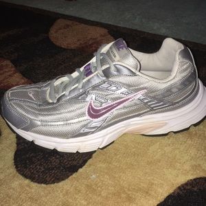Women’s Nike sneakers size 9.5